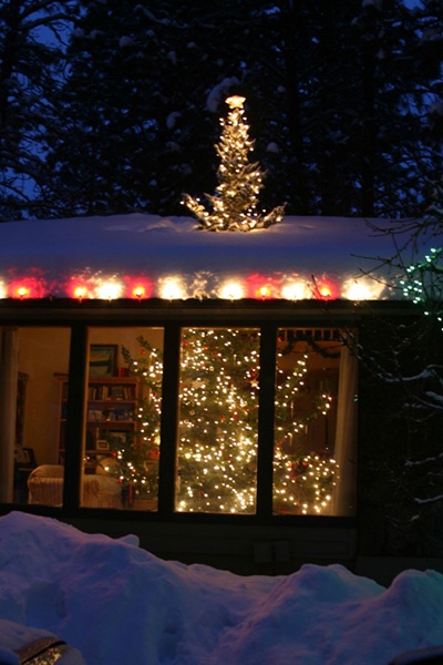 christmas-roof-decoration-3